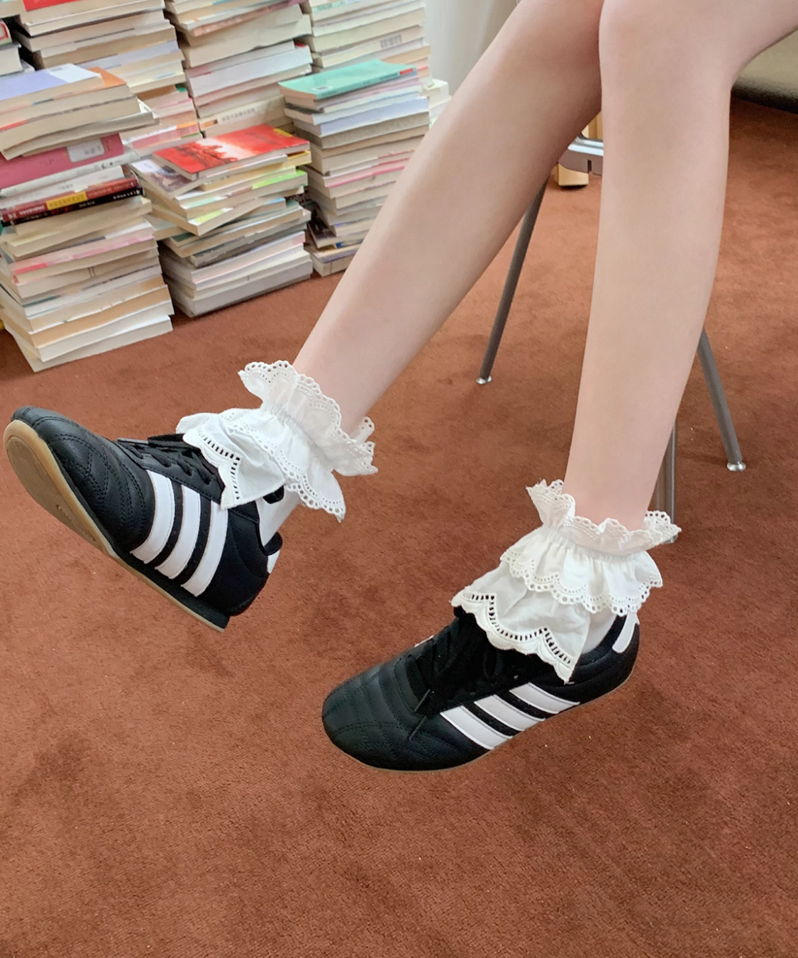 アイレット刺繍フリルレッグウォーマー