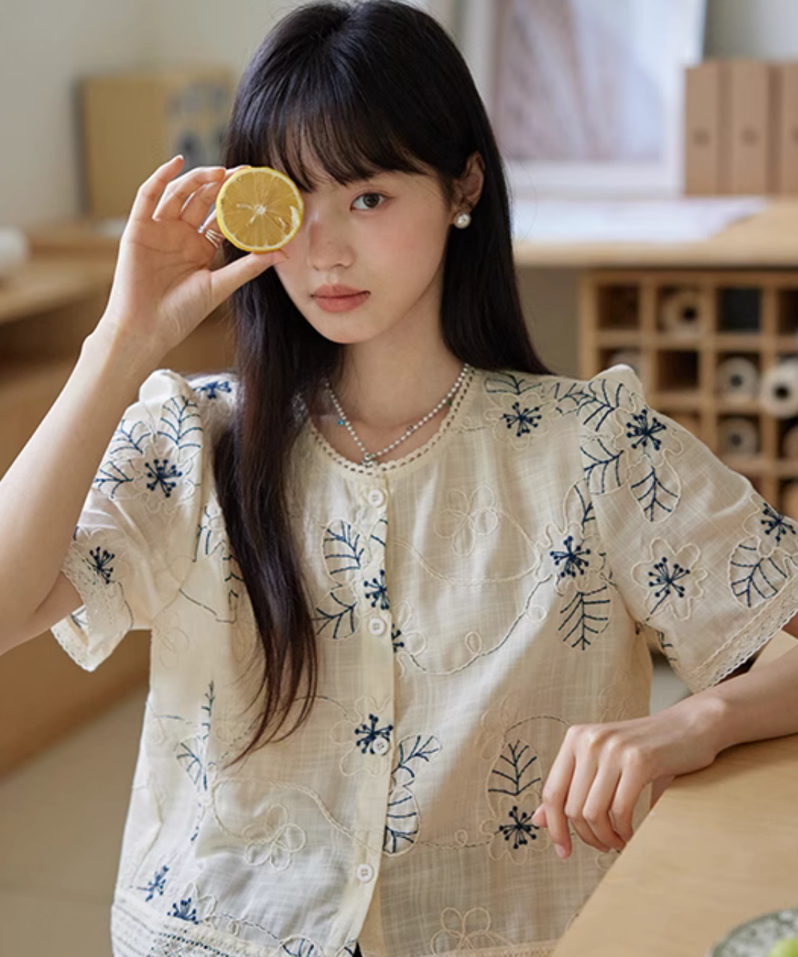 フラワー刺繍スカラップレースブラウス