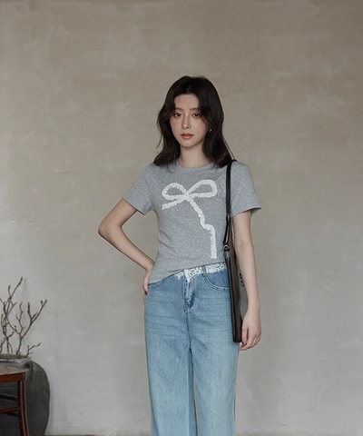 半袖クルーネックフリルリボン付きTシャツ