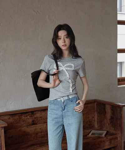 半袖クルーネックフリルリボン付きTシャツ