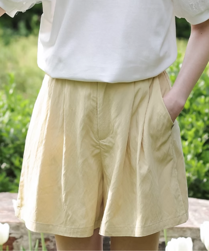 ベルトループ付きタックショートパンツ