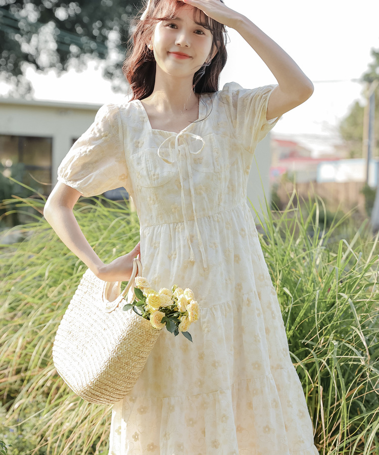 フラワー柄刺繍パフスリーブティアードワンピース