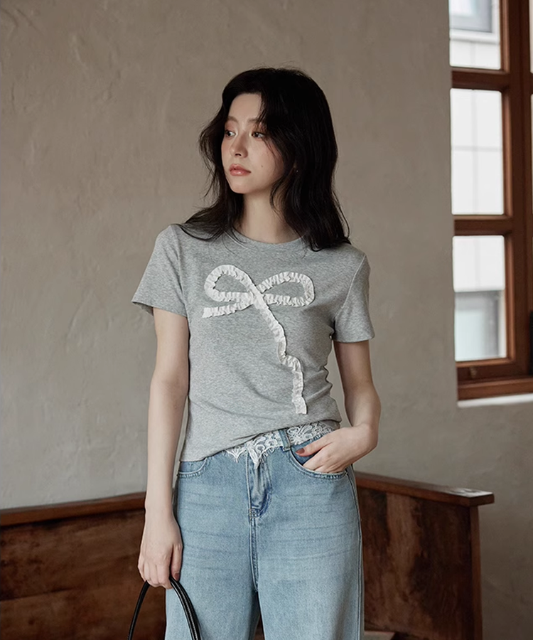 半袖クルーネックフリルリボン付きTシャツ