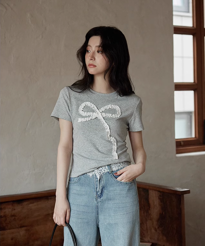 半袖クルーネックフリルリボン付きTシャツ
