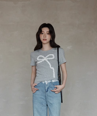 半袖クルーネックフリルリボン付きTシャツ