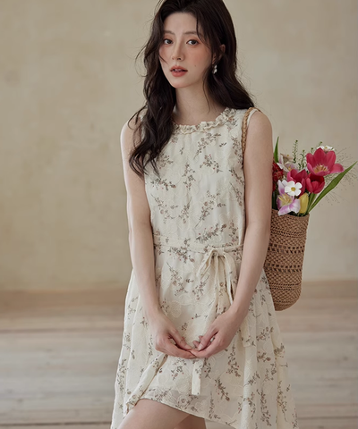 フリルネックフラワー刺繍アシンメトリーヘムワンピース