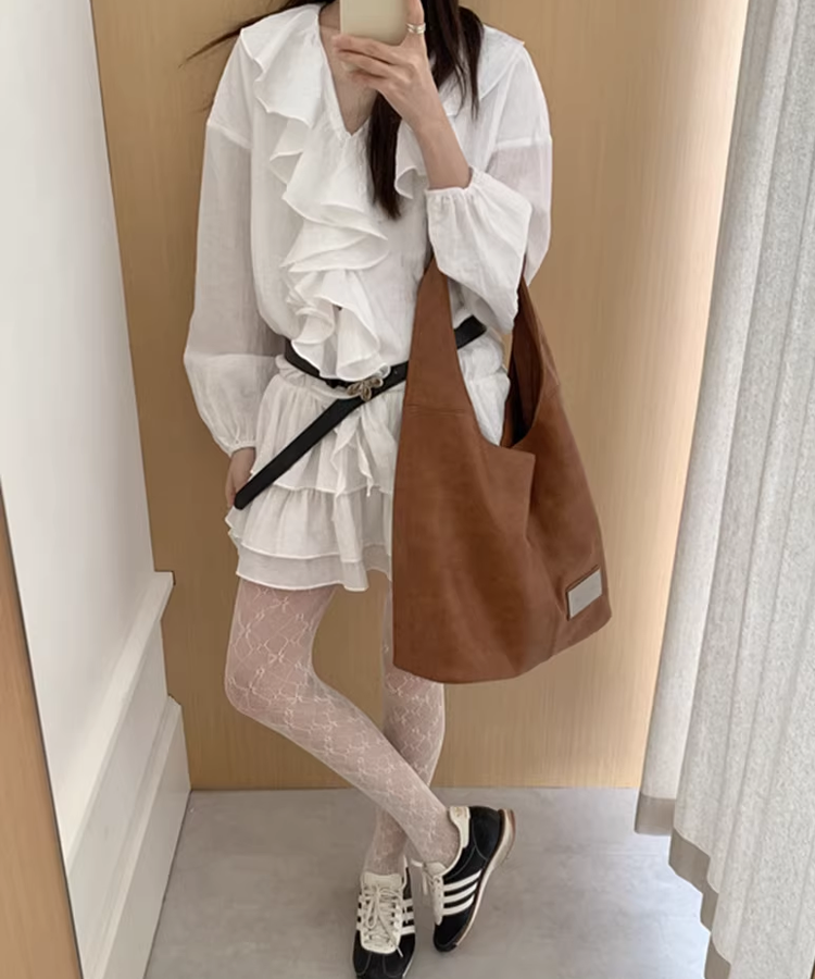 メタルプレート付きフェイクレザーワンショルダーバッグ