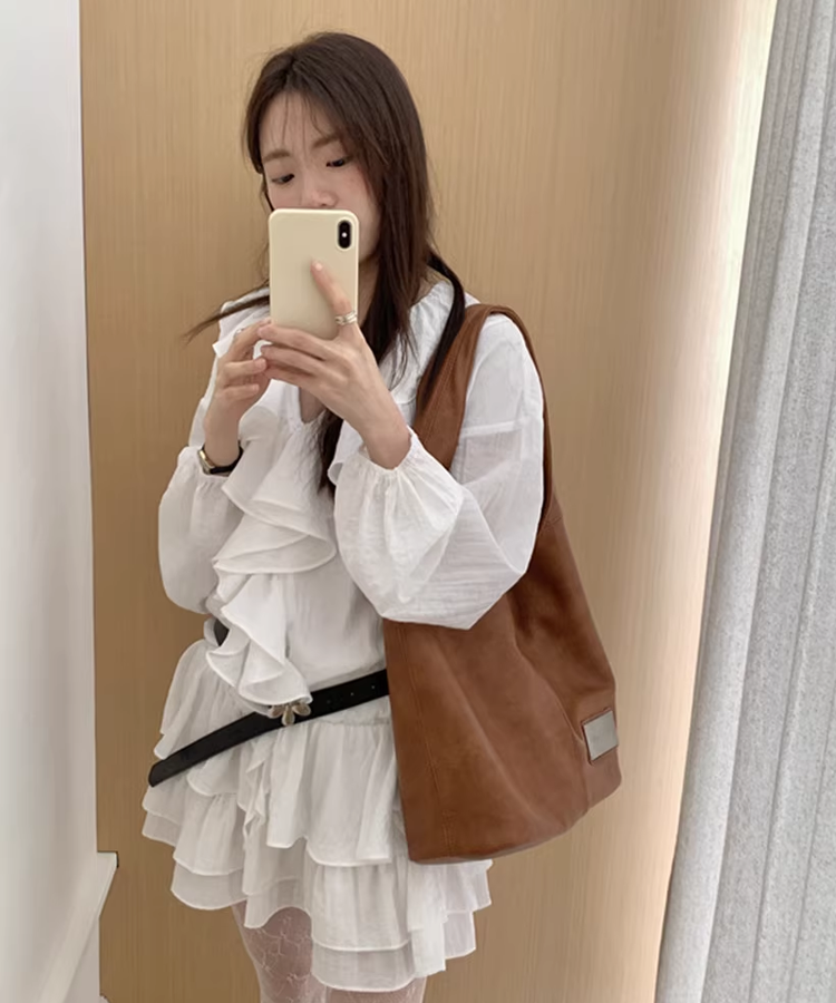 メタルプレート付きフェイクレザーワンショルダーバッグ