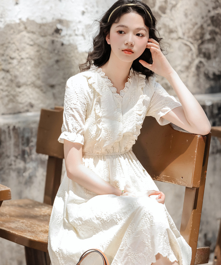 ホワイト フリル刺繍 ワンピース