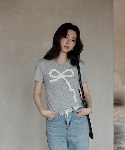 半袖クルーネックフリルリボン付きTシャツ