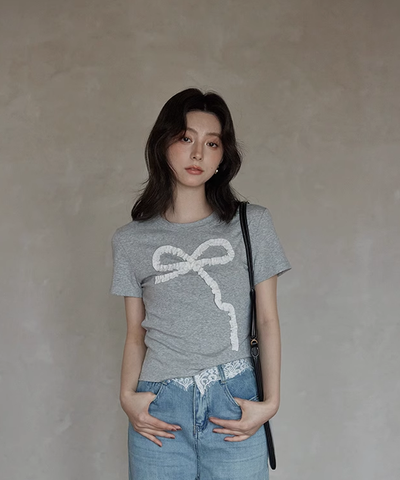 半袖クルーネックフリルリボン付きTシャツ