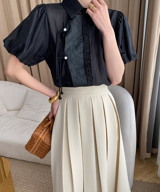 40代以降は大人の色気を感じるこなれたブラウスコーデがおすすめ