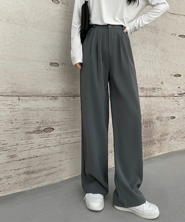 【春編】「長袖オーバーサイズTシャツ×ワイドパンツ」でレディライクな雰囲気に【20代】