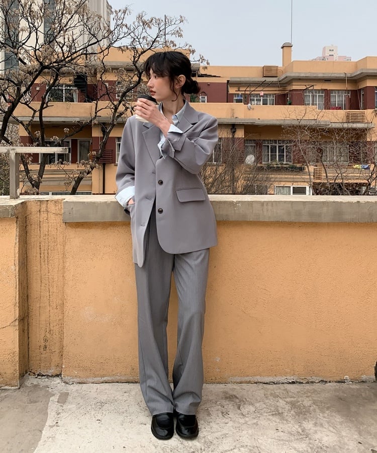 【秋編】「テーラードジャケット×ブラウス×スラックスパンツ」でスッキリとまとめる【30代】