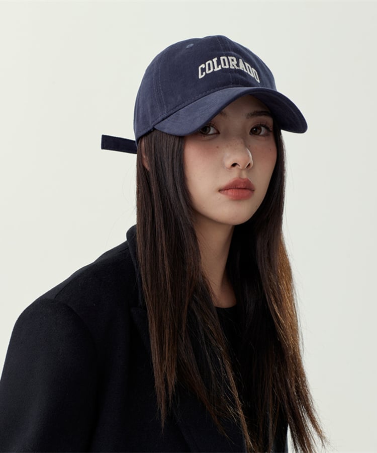 帽子はキャップやニット帽、バケットハットがマスト