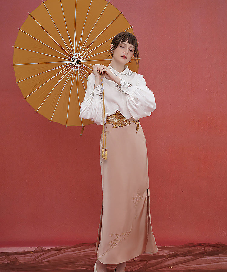 サテンスカート