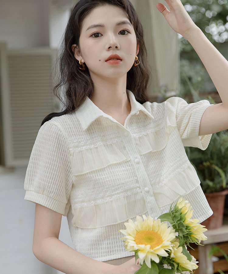 メイクはナチュラルメイクが基本