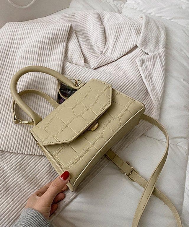 クロコ台形ショルダーバッグ