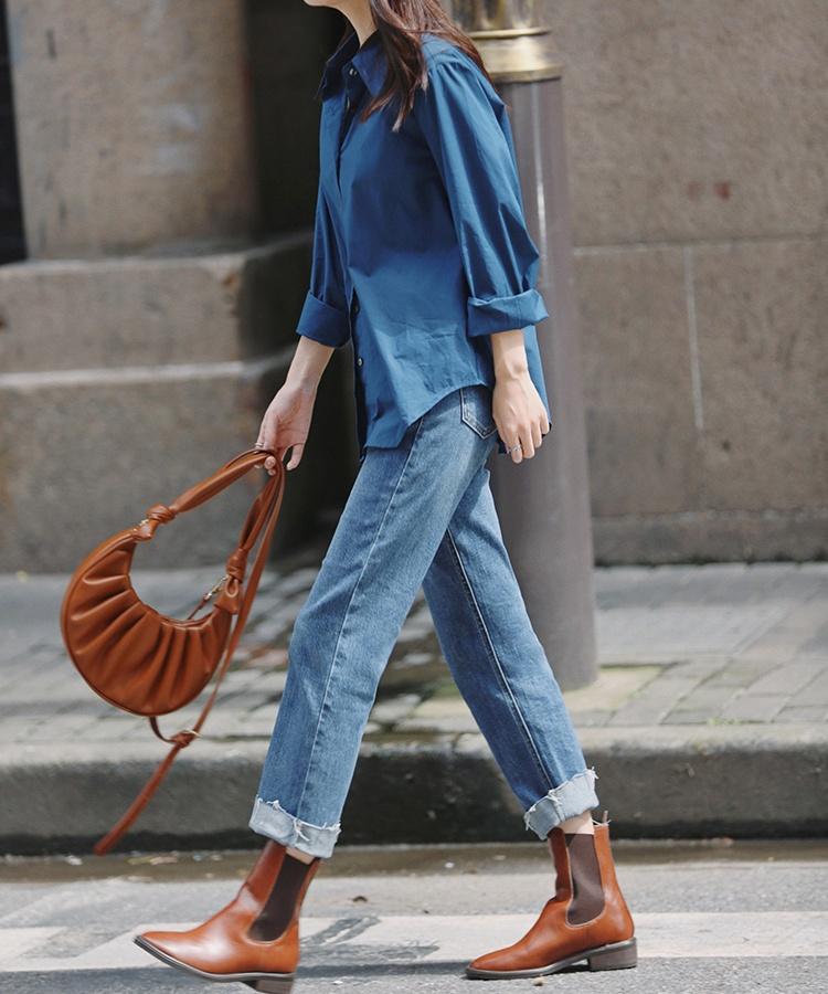 【秋編】「オーバーサイズデニムシャツ×アンクルパンツ」で独特なマニッシュさを演出【30代~】